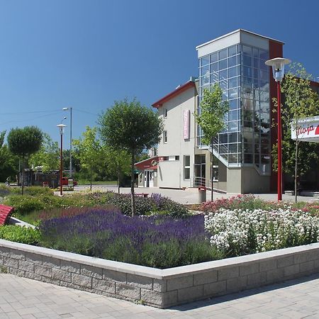 Hotel Dominika Bratislava Exterior photo